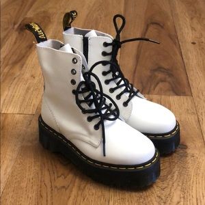 COPY - BNIB Dr. Martens JADON in white